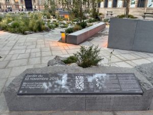Plaques commémoratives en pierre de lave émaillée